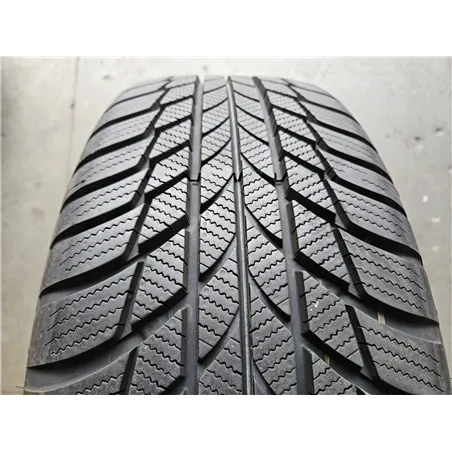 1x 205/60R16 92H Bridgestone Blizzak LM001 / 8mm - 2024r. [1377]